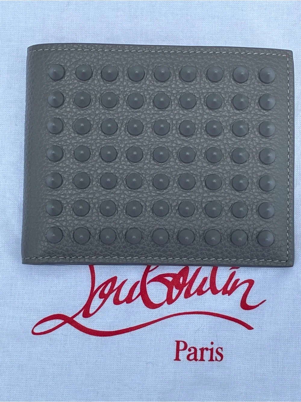 CHRISTIAN LOUBOUTIN FUNKY GREY LEATHER STUDDED BIFOLD WALLET RED INTERIOR NEW
